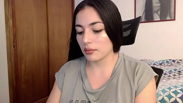 Snapshot of Honey_Aynur20 chatting on October 2, 7:17 pm Honey Aynur20 online show from October 2, 7:17 pm