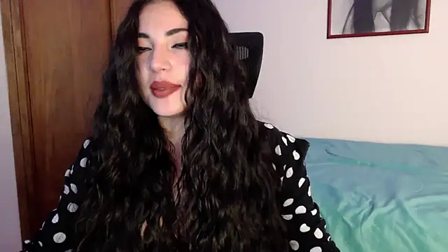 Snapshot of Honey_Aynur20 chatting on September 18, 5:05 pm Honey Aynur20 online show from September 18, 5:05 pm