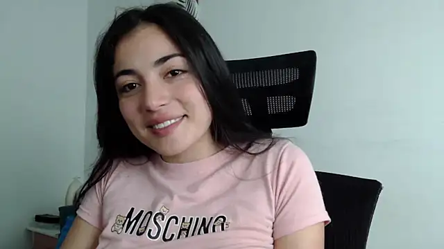 Snapshot of Honey_Aynur20 chatting on December 4, 2:42 pm Honey Aynur20 online show from December 4, 2:42 pm