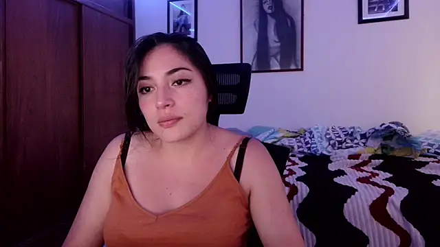 Snapshot of Honey_Aynur20 chatting on October 16, 9:56 pm Honey Aynur20 online show from October 16, 9:56 pm