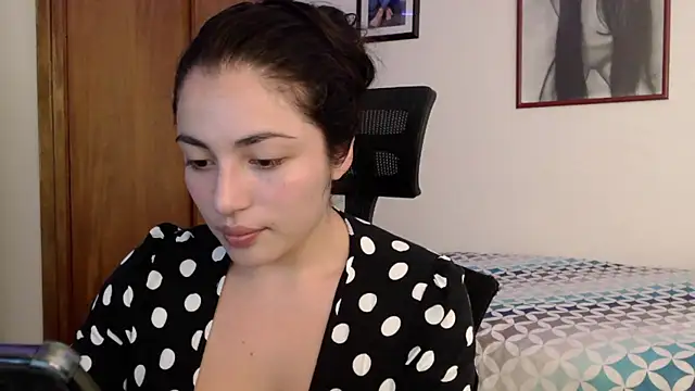 Snapshot of Honey_Aynur20 chatting on October 3, 6:20 pm Honey Aynur20 online show from October 3, 6:20 pm