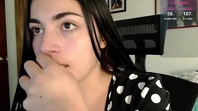 Snapshot of Honey_Aynur20 chatting on September 17, 8:00 pm Honey Aynur20 online show from September 17, 8:00 pm