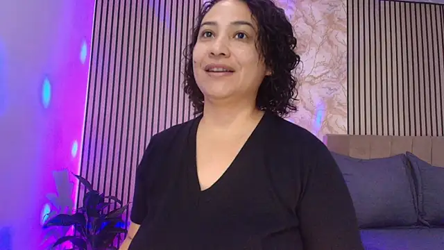 JuliRamirez online show from January 10, 12:22 pm