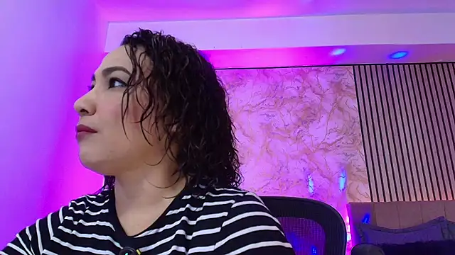 JuliRamirez online show from April 1, 6:49 pm