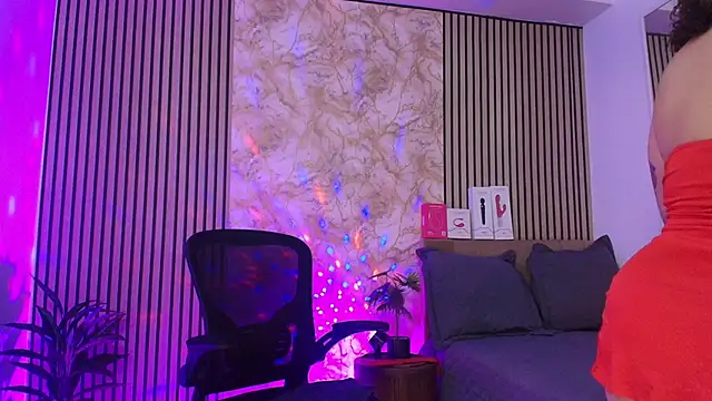 JuliRamirez online show from November 22, 12:15 pm