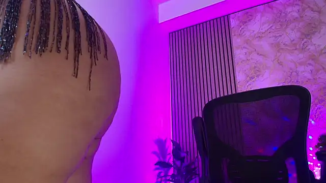 JuliRamirez online show from November 4, 12:20 pm