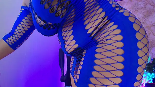 JuliRamirez online show from November 3, 12:20 pm