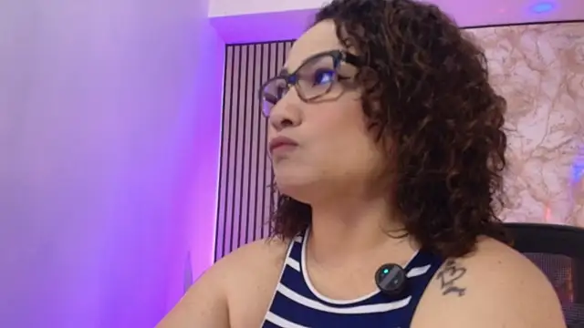 JuliRamirez online show from May 29, 1:06 pm