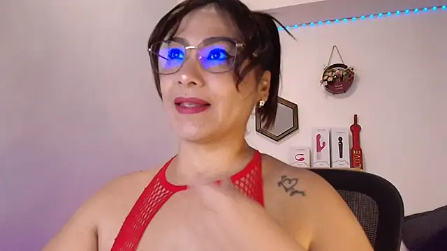 JuliRamirez online show from March 9, 2:21 pm