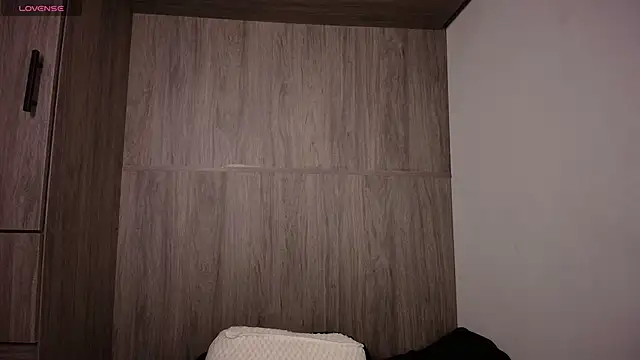 Swetisabella01 online show from February 14, 2:06 pm