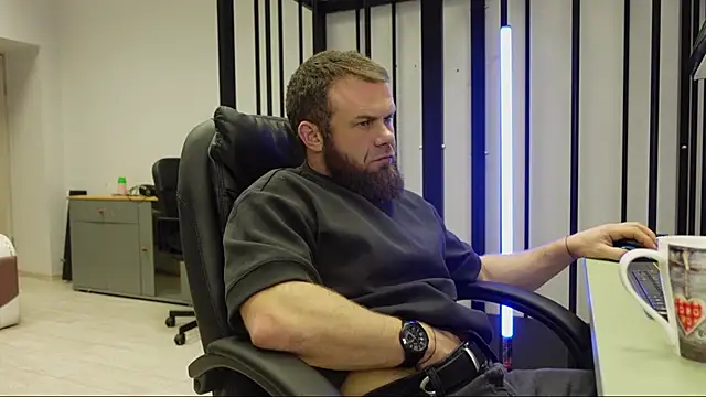 Snapshot of Tommy_Burnz chatting on February 27, 5:40 am Tommy Burnz online show from February 27, 5:40 am