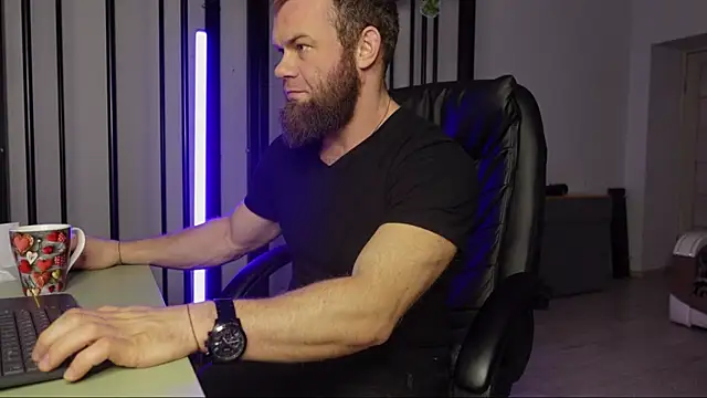 Snapshot of Tommy_Burnz chatting on February 13, 2:45 am Tommy Burnz online show from February 13, 2:45 am