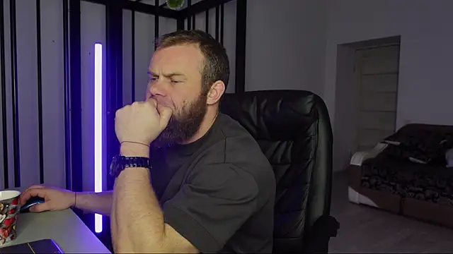 Snapshot of Tommy_Burnz chatting on February 15, 2:47 am Tommy Burnz online show from February 15, 2:47 am