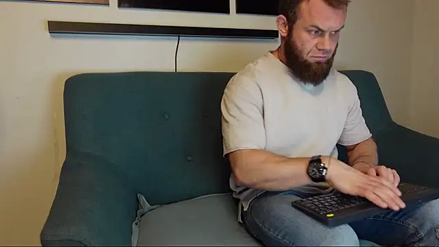 Snapshot of Tommy_Burnz chatting on February 7, 6:03 am Tommy Burnz online show from February 7, 6:03 am