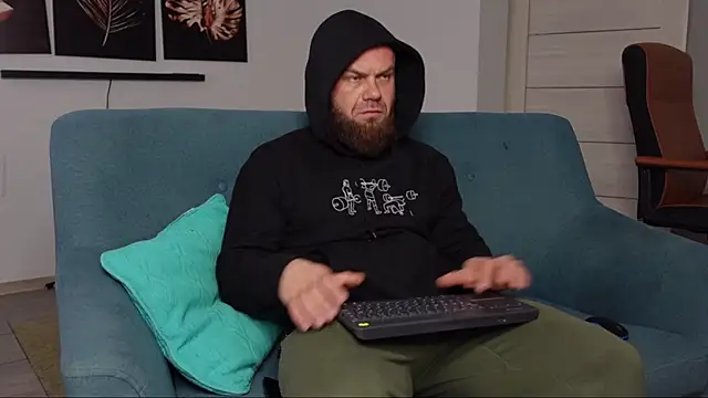 Snapshot of Tommy_Burnz chatting on March 19, 4:57 am Tommy Burnz online show from March 19, 4:57 am