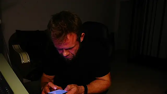 Snapshot of Tommy_Burnz chatting on September 8, 7:46 pm Tommy Burnz online show from September 8, 7:46 pm