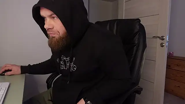 Snapshot of Tommy_Burnz chatting on March 12, 5:35 am Tommy Burnz online show from March 12, 5:35 am