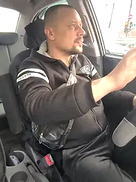 DanielOhCool online show from April 11, 7:45 am