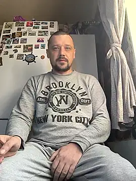 DanielOhCool online show from April 18, 6:27 am