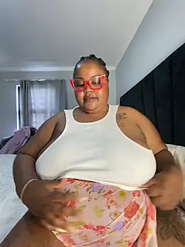 MissLola27 online show from November 4, 5:55 am