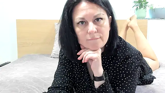 BritttanyBrix online show from May 9, 10:18 am
