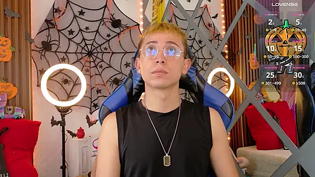 Snapshot of Chris_Bennett chatting on October 28, 12:04 pm Chris Bennett online show from October 28, 12:04 pm