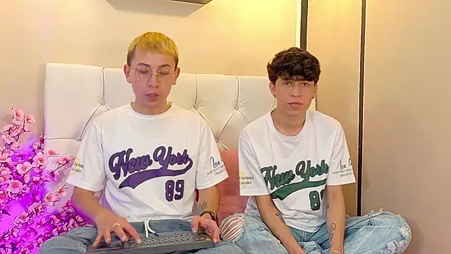 Snapshot of Chris_Bennett chatting on October 29, 12:59 pm Chris Bennett online show from October 29, 12:59 pm