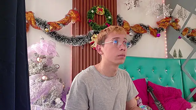 Snapshot of Chris_Bennett chatting on November 24, 1:22 pm Chris Bennett online show from November 24, 1:22 pm