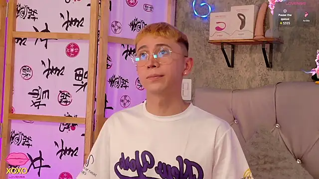 Snapshot of Chris_Bennett chatting on November 29, 1:28 am Chris Bennett online show from November 29, 1:28 am