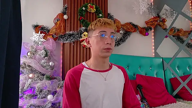 Snapshot of Chris_Bennett chatting on December 4, 1:21 pm Chris Bennett online show from December 4, 1:21 pm