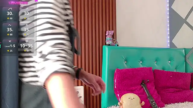 Snapshot of Chris_Bennett chatting on November 15, 1:59 pm Chris Bennett online show from November 15, 1:59 pm