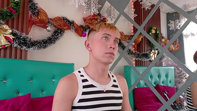 Snapshot of Chris_Bennett chatting on November 27, 1:44 pm Chris Bennett online show from November 27, 1:44 pm