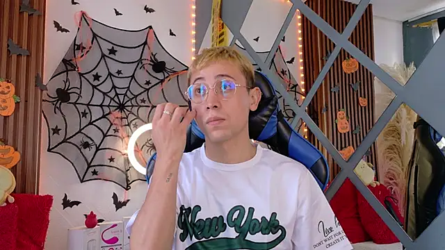 Snapshot of Chris_Bennett chatting on November 1, 1:38 pm Chris Bennett online show from November 1, 1:38 pm