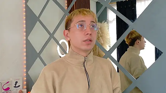 Snapshot of Chris_Bennett chatting on November 10, 1:05 pm Chris Bennett online show from November 10, 1:05 pm