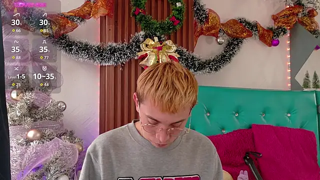 Snapshot of Chris_Bennett chatting on November 20, 12:50 pm Chris Bennett online show from November 20, 12:50 pm