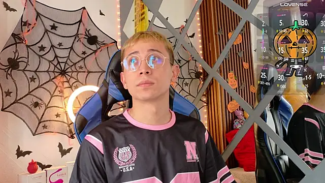 Snapshot of Chris_Bennett chatting on October 30, 2:04 pm Chris Bennett online show from October 30, 2:04 pm