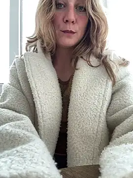 Snapshot of Puzdosia chatting on November 12, 11:03 am Puzdosia online show from November 12, 11:03 am