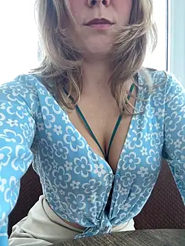 Snapshot of Puzdosia chatting on November 26, 7:41 am Puzdosia online show from November 26, 7:41 am