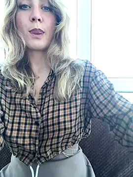 Snapshot of Puzdosia chatting on November 1, 11:48 am Puzdosia online show from November 1, 11:48 am