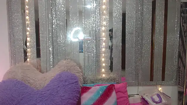 Snapshot of mijal_queen chatting on February 11, 2:25 am mijal queen online show from February 11, 2:25 am