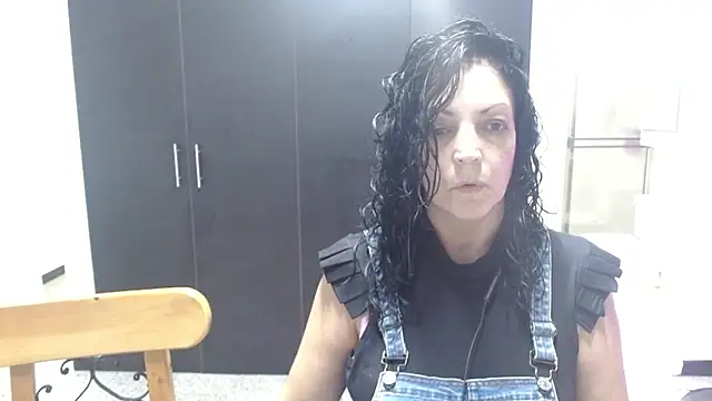 Snapshot of mijal_queen chatting on September 26, 2:40 am mijal queen online show from September 26, 2:40 am