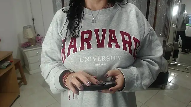 Snapshot of mijal_queen chatting on February 15, 2:47 am mijal queen online show from February 15, 2:47 am