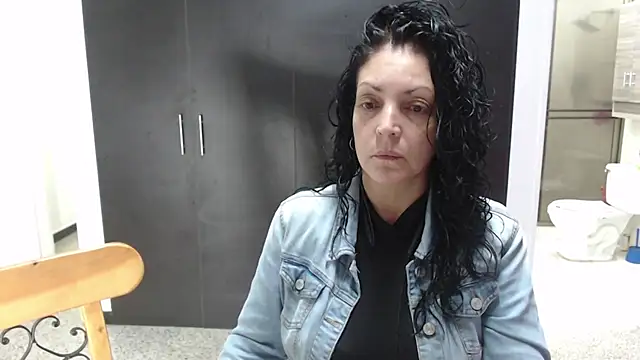 Snapshot of mijal_queen chatting on October 10, 3:07 am mijal queen online show from October 10, 3:07 am