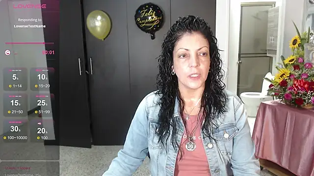 Snapshot of mijal_queen chatting on March 8, 2:34 am mijal queen online show from March 8, 2:34 am