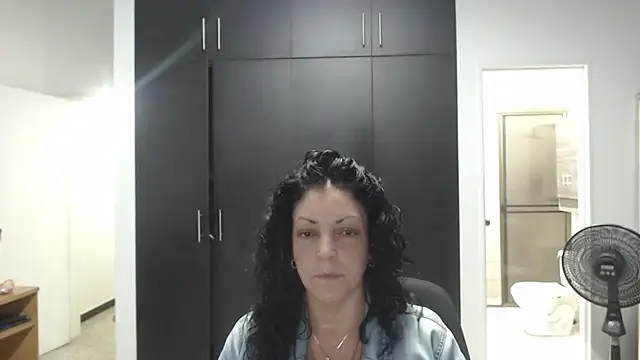 Snapshot of mijal_queen chatting on March 12, 2:41 am mijal queen online show from March 12, 2:41 am