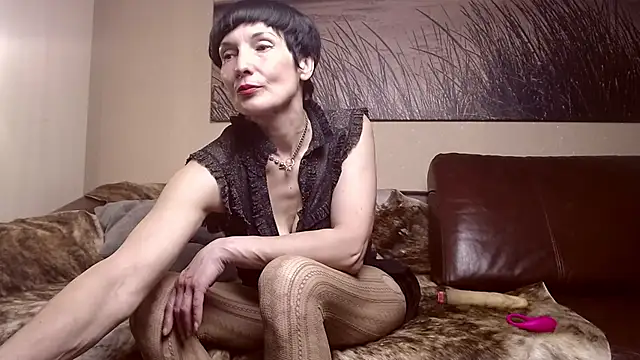 ElizabethLong online show from May 18, 6:45 pm