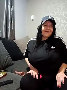 Snapshot of Leanne43 chatting on February 18, 10:25 pm Leanne43 online show from February 18, 10:25 pm