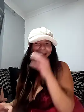 Snapshot of Leanne43 chatting on November 29, 4:18 pm Leanne43 online show from November 29, 4:18 pm