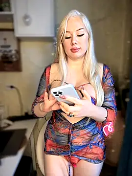 LaraHollywood online show from November 16, 7:02 am