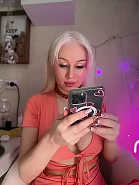 Snapshot of LaraHollywood chatting on July 12, 8:48 am LaraHollywood online show from July 12, 8:48 am